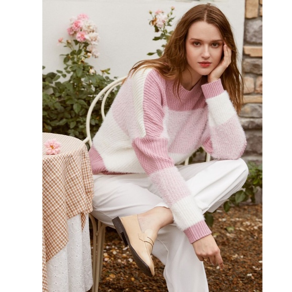 ๐ฅ Fuzzy Pink Colorblock Pullover Sweater - Picture 6 of 12